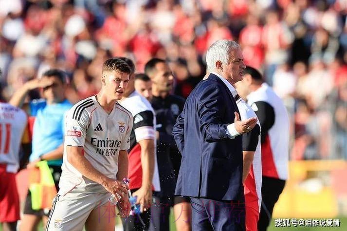 西维尔窒住道气皇马踩多脚 西维尔窒住道气皇马踩多脚